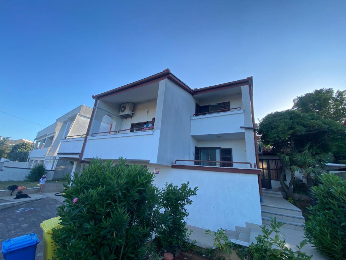 Cukon Holiday Home Premantura Luaran gambar