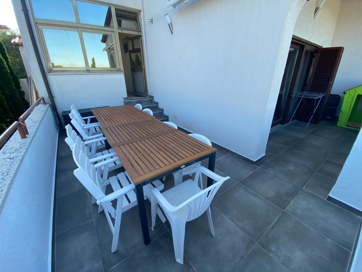 Cukon Holiday Home Premantura Luaran gambar