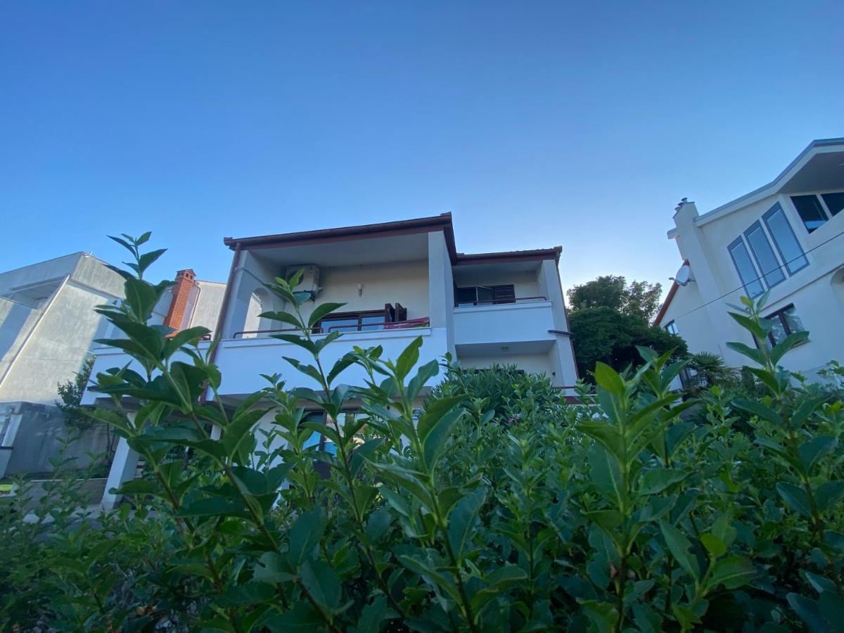 Cukon Holiday Home Premantura Luaran gambar
